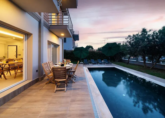 Mira Villa