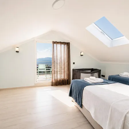 Villa Mira